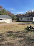 Newer 4 bdrm lake home 5 minutes from everything Danbury
