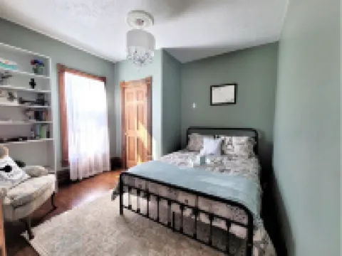Charming Farmhouse in the Orchards near Lake Mich!