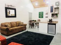 Knotty Squirrel Unit 3 Multibedroom Suite