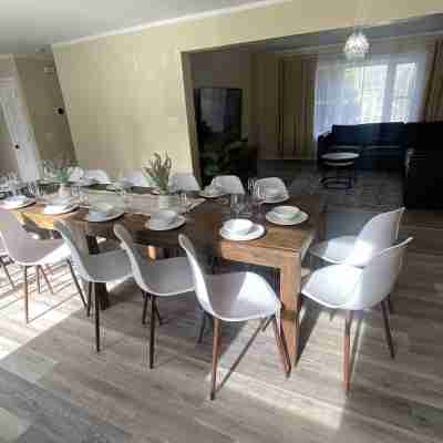 Luxury Pocono Home•Private Heated Pool•Hot Tub•10Min to Camelback Resort Dining/Meeting Rooms
