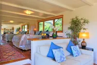 Amazing Ocean/Coastline/Mountain Views. Pvt. 1-Bdrm Guest Home w/Patio, Hot Tub