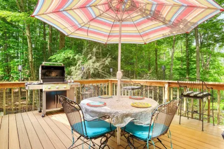 Cozy Lakefront Home Steps to Pool and Lake