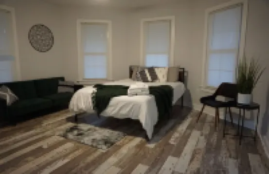 Family Getaway- Beautiful & spacious 4 Bdrm Historic Home with a modern touch!