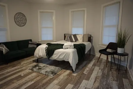 Family Getaway- Beautiful & spacious 4 Bdrm Historic Home with a modern touch!