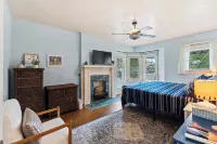 Historic Old West End Entire Home - 4 Bedrooms next to Arboretum