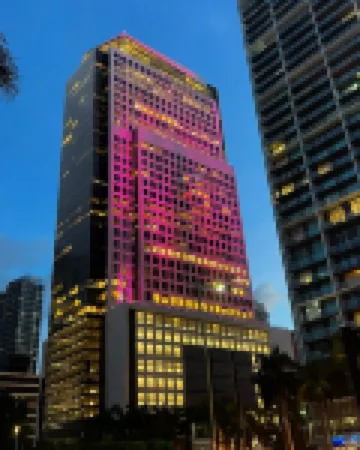 Perfect Studio 5 Icon Brickell Pool spa gym View