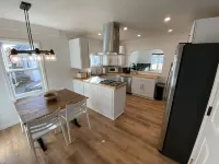 Cute centrally located home! Hotel a Cedar Falls