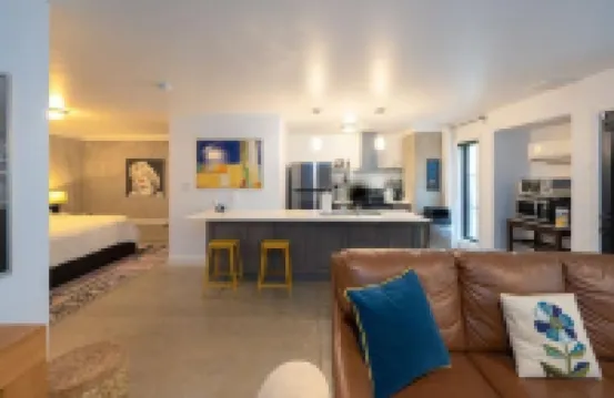 Stunning Uptown Luxury Apartment