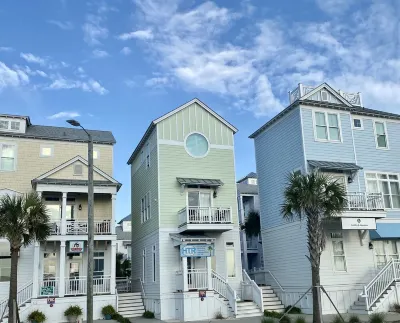 Great Ocean & Pool Views! 2 Bed 2 Bath Luxury Condo Sleeps 6