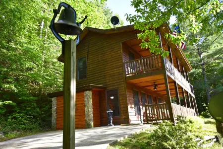 Black Bell Cabin - Fireplace - Mountain Top View - High Speed Internet