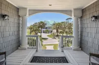 Luxe on the OCEAN w/ limo cart, firepit, paddle boards, pingpong, bikes, pets ok