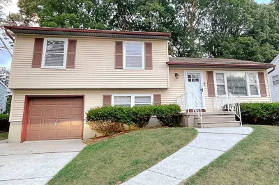 Cozy 4-bedroom house in North Cape May with WiFi, AC, sleeps 8