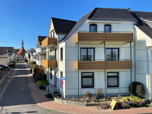 Light-flooded vacation apartment in the center with a view of the fishing boats