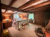 Tripps Cabin- Quaint cabin a mile from downtown Highlands!