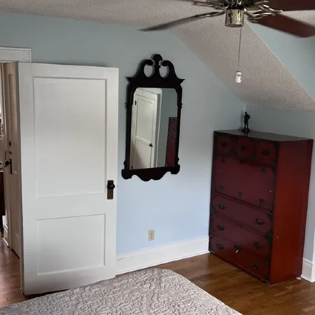 Bristol Short Stay for Work, Nascar,Music, 1Bdrm King Size, Queen Sleeper Sofa.