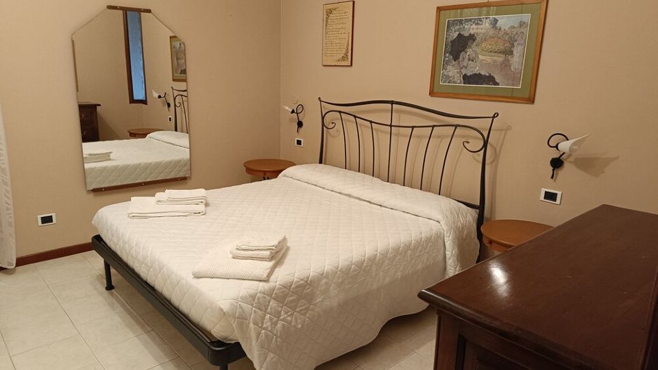 Apartment in courtyard 15' from Lake Garda