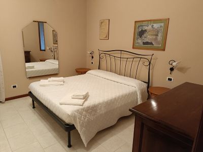 Apartment in courtyard 15' from Lake Garda