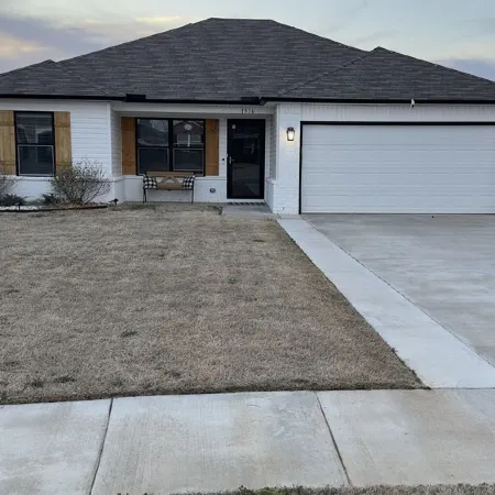 Welcome to Innovators Home Broken Arrow with Large Driveway