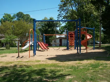 2-Bdrm Lake View/Access Cabin, Family/Pet Friendly, Large Screened Porch, Clean