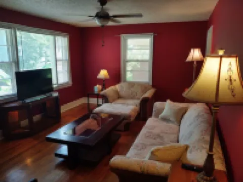 Quaint 3 Bdrm home w/in minutes of USC, Downtown Columbia, Ft Jackson and more Hotels in Cayce
