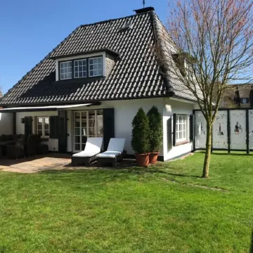 Lovingly renovated detached house in a prime location of Büsum. Now with sauna.