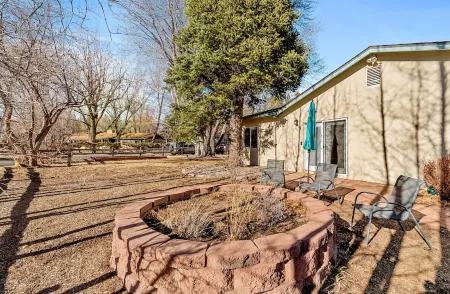 Quiet, Beautiful One Bedroom Отели рядом с достопримечательностью «Обсерватория Лоуэлла»