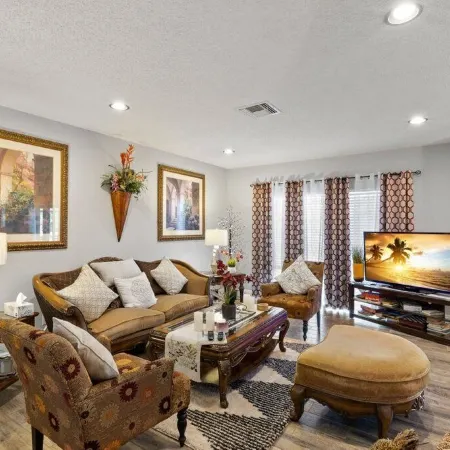 3BR Roman Oasis: Caesar's Place + Heated Pool