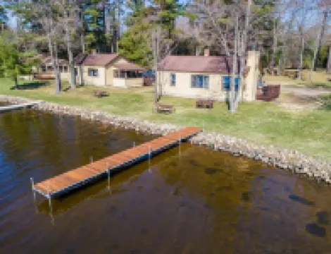 Comfy pet friendly 2 bedroom with fireplace