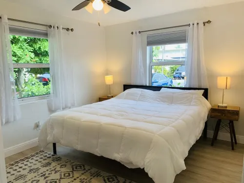 Lovely 2 - Bedroom Rental Unit Near the Beach
