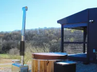 Unique Waterfront Nature Cabin Hot Tub Sauna 3 mi from Hocking Hills St Pk Hotels in Swan Township