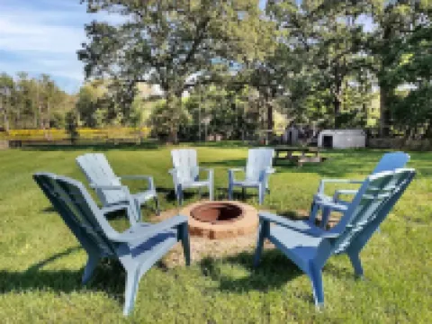 Navy Graduation ~ 6 Flags ~ Bristol Renaissance Faire ~ Casino ~ Outlet Malls โรงแรมในGurnee