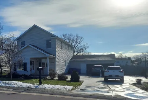 BuffaLove House with Huge Yard, Games and Centrally Located! Hotels in West Seneca