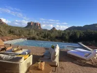 Hiker's Paradise with infinity pool and trail access from backyard - Private Pools