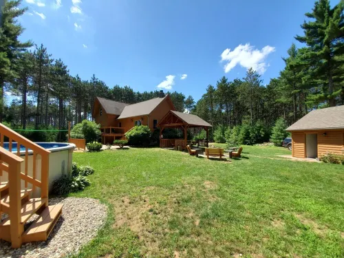 4 Bedroom lodge on wooded land with heated swimming pool and hot tub