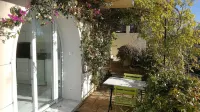 Apartment lux 1 bedroom, independent in villa, swimming pool, view Grasse and sea -  Ferienhäuser
