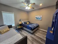 2 blocks to Greers Ferry lake cabin sleeps 8, Rv & Boat parking @ property