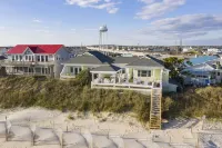 Hot Tub, BeachFront, Island Center, Walk to Restaurants