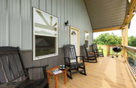 NEW HOT TUB Cozy Cabin Cumberland River near Lake Cumberland~Firepit~New build Hotels in Jamestown