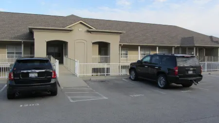 Amazing Lakefront Views from Your Private Deck. No Stairs from Parking! Отели в г. Осейдж-Бич