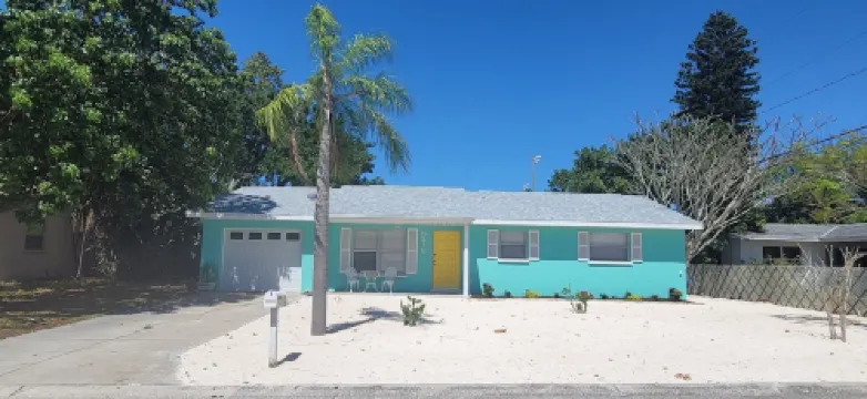 Simply Adorable, Spacious and Cozy Beach Home