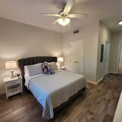 Walk to Stadium/Strip/Downtown! 2 bd/2 bath, Off-street parking! Hotels near Bryant-Denny Stadium