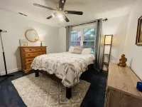 Spacious & Serene w/ Hot Tub in Desirable Location Hotel dekat Academy Center of the Arts