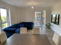 3 Bedroom Modern Apartment in London
