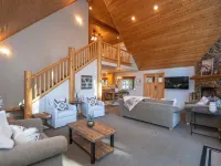 Upscale Mountain Chalet in Blue Lake Springs, Free Wifi/Cable, Gas Fireplace Hotel di Arnold