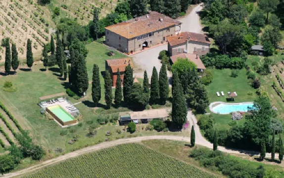 charming apartment with pool just 4 km from the center of Arezzo and 6 km from t