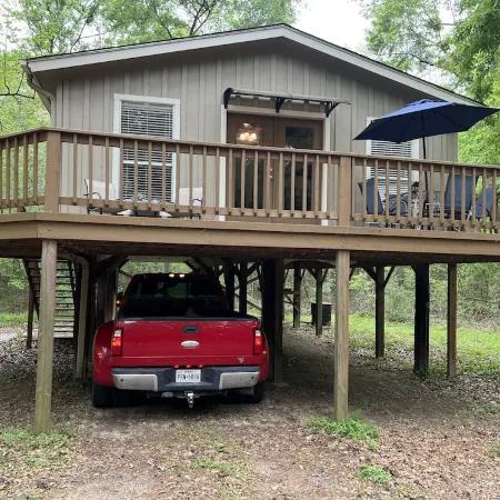 2 BDRM Treehouse Hideaway- Lake Conroe | Boat ramp