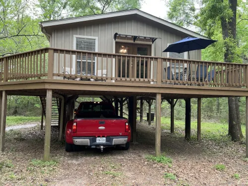 2 BDRM Treehouse Hideaway- Lake Conroe | Boat ramp