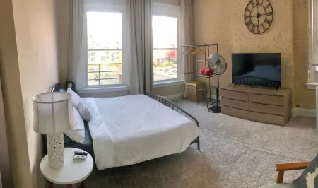 Top floor condo! Just a short walk to OTR, Fountain Square, and the Stadiums!