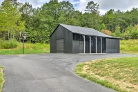 Bear Creek Cabin- 8 mi to Tiec, Hot Tub, Sleeps 7 - Pet Friendly