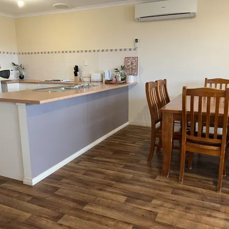 The Palms - Loxton Accommodation, South Australia4 bedroom 2 bathroom home. Отели в г. Локстон